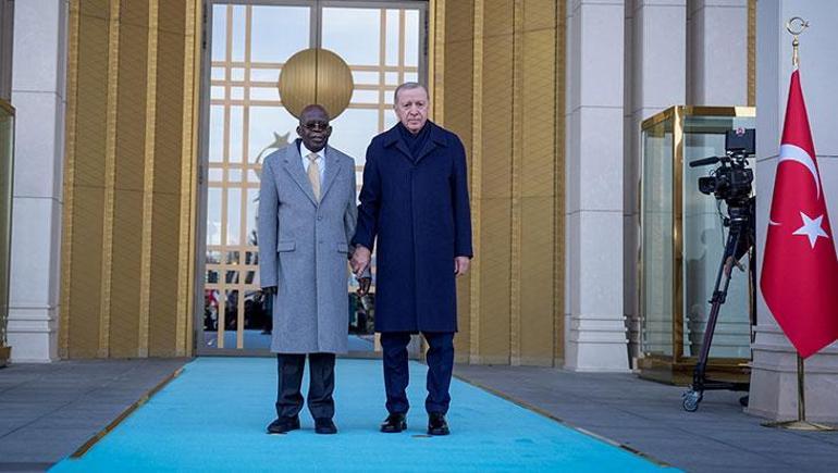 Cumhurbaşkanı Erdoğan, Nijeryalı mevkidaşı Tinubuyu resmi törenle karşıladı