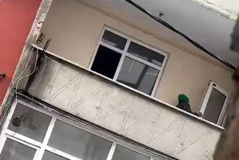 Esenyurt’ta pes dedirten görüntü Boşaltılan binanın kapı ve pencerelerini söküp götürdüler