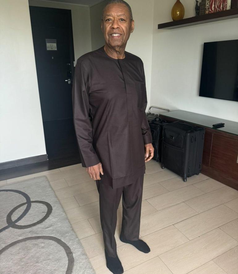 Ünlü şarkıcıdan acı haber Uykusunda vefat etti