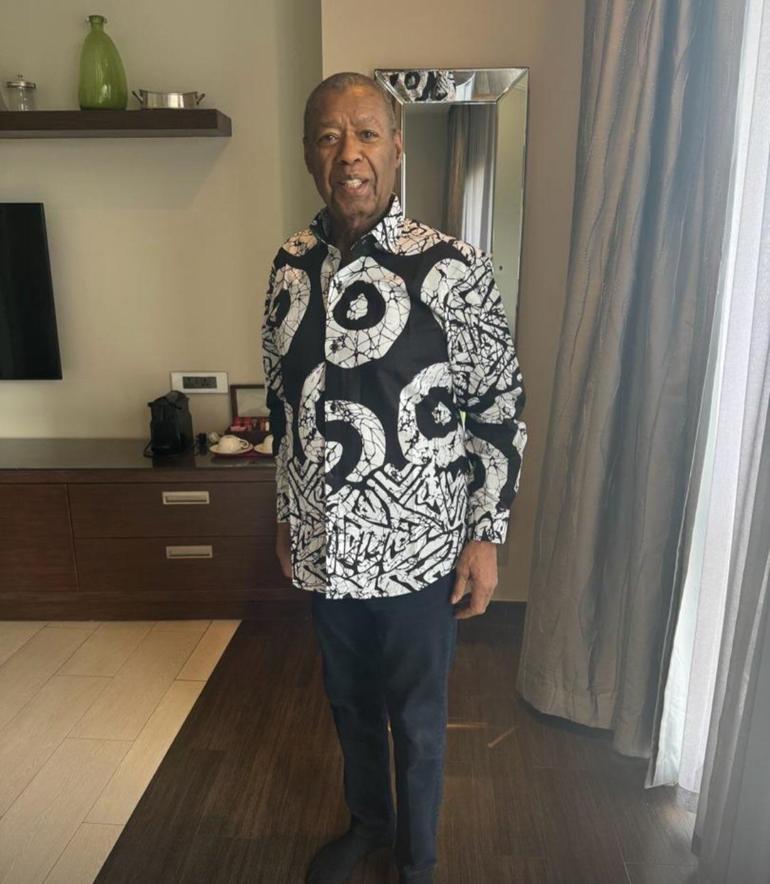 Ünlü şarkıcıdan acı haber Uykusunda vefat etti