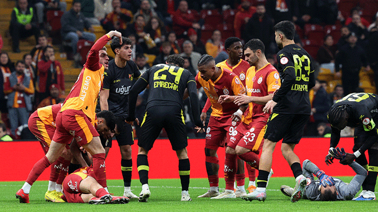 Galatasaray maçında korkutan anlar Sahaya ambulans girdi