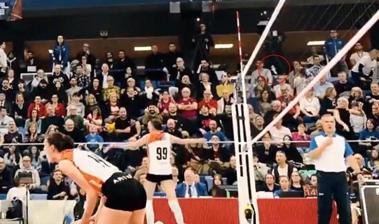 Eczacıbaşı Milanoyu devirdi, Ebrar Karakurta İtalyada çirkin hareket Babayla zor yarışırlar