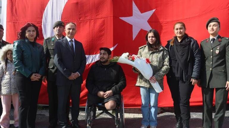 Depremde askerin verdiği montu 3 yıl sakladı Büyük buluşma: ‘Kimse inanmadı, halüsinasyon gördün dediler