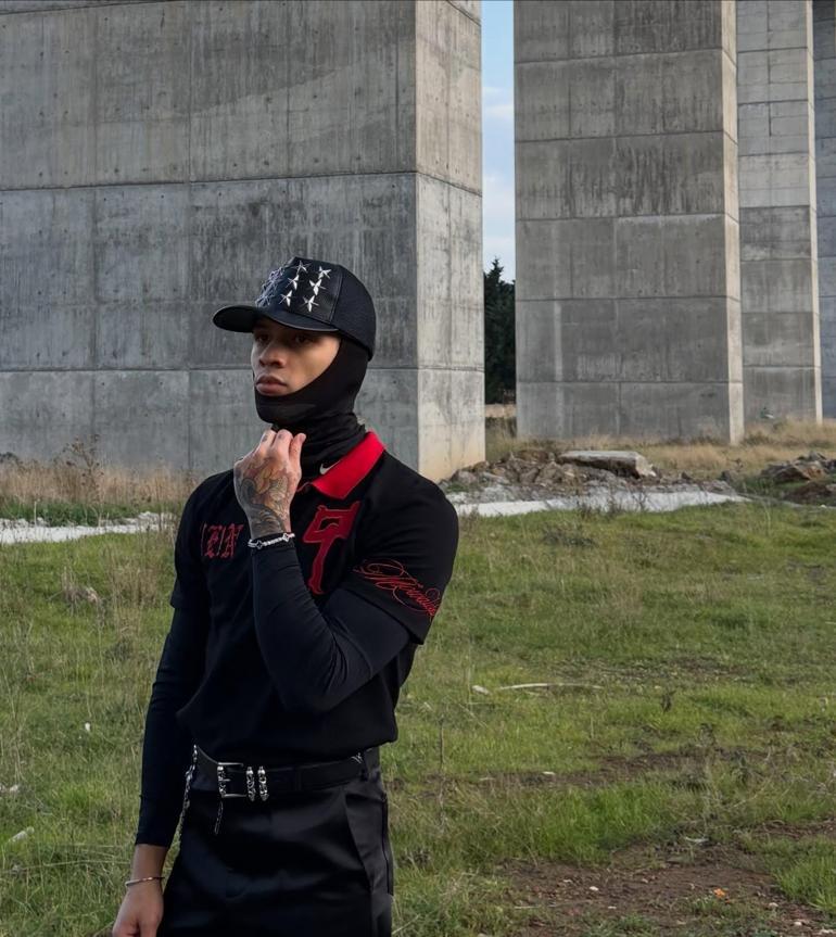 Çakaldan alkış toplayan hareket Konser gelirini depremzedelere bağışlayacak