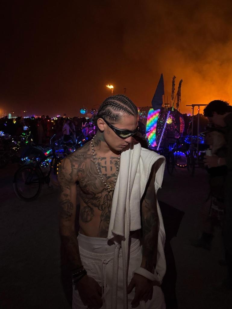 Çakaldan alkış toplayan hareket Konser gelirini depremzedelere bağışlayacak