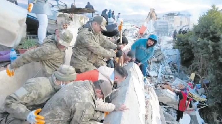 Milyonlarca kişi acıda birleşti