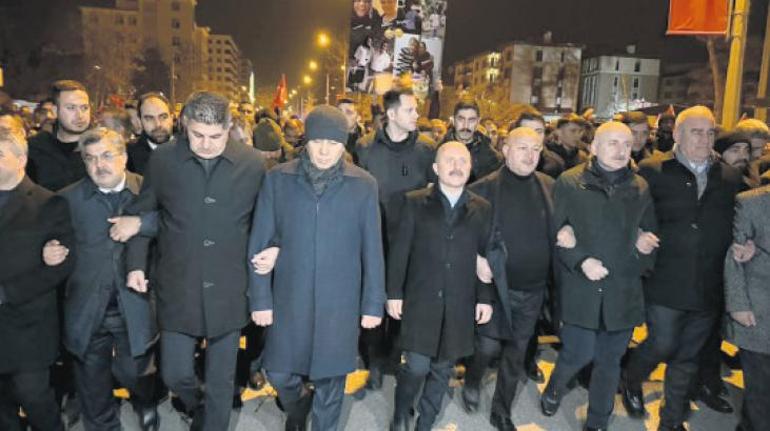 Milyonlarca kişi acıda birleşti