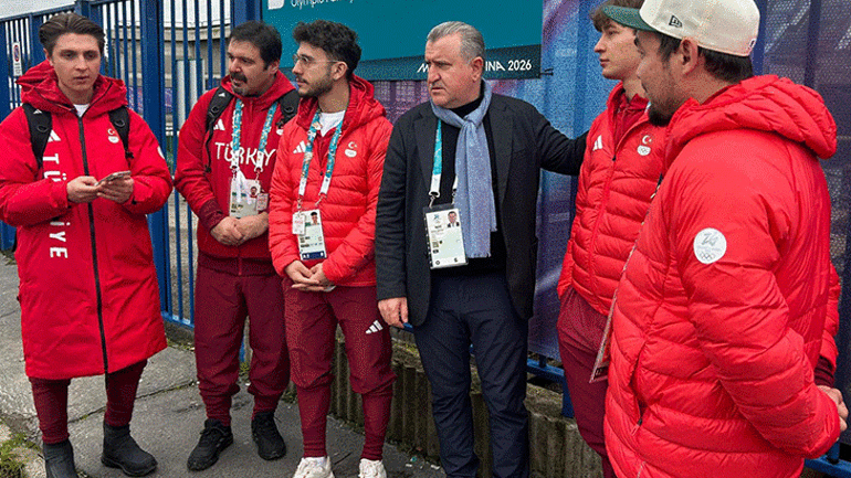 Bakan Bak, İtalyada Milli sporcuları ziyaret etti