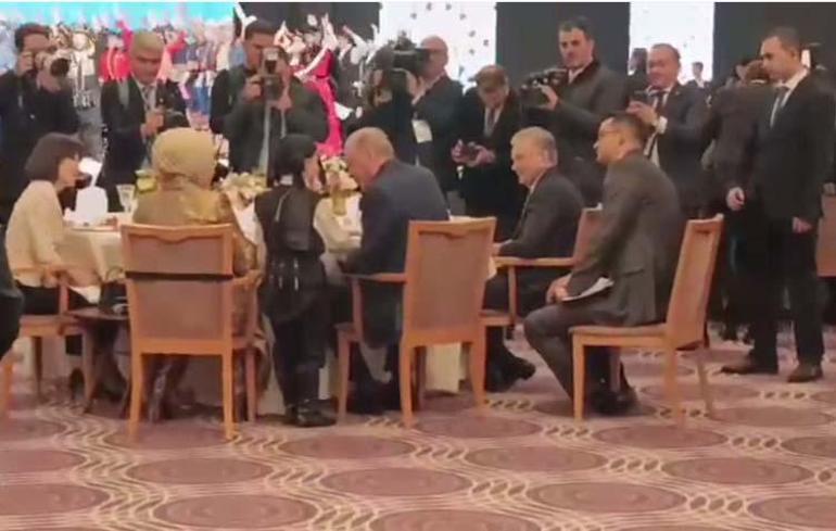 Cumhurbaşkanı Erdoğan sahnede onu izledi, Emine Erdoğan yanına çağırdı Talha’nın horonu geceye damga vurdu