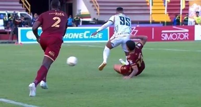 Elan Ricardodan Beşiktaşa kötü haber Sedyeyle çıkarıldı