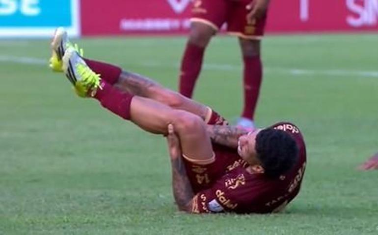 Elan Ricardodan Beşiktaşa kötü haber Sedyeyle çıkarıldı