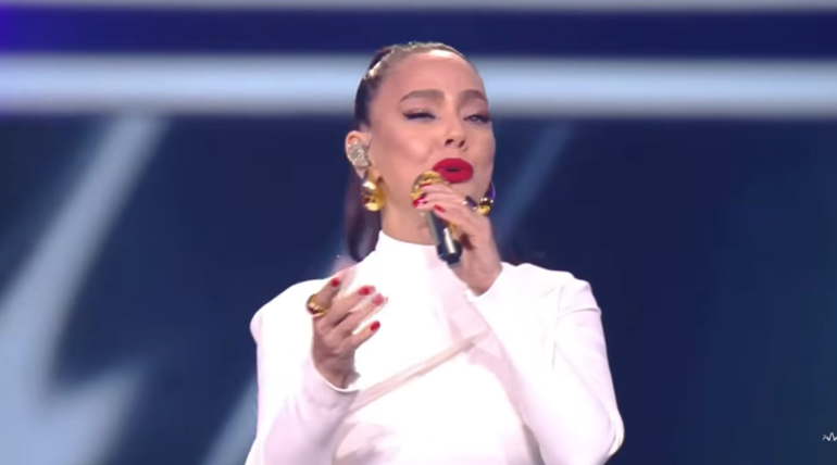 Dev buluşma Ebru Gündeş ve Assala düet yaptı, sosyal medya yıkıldı