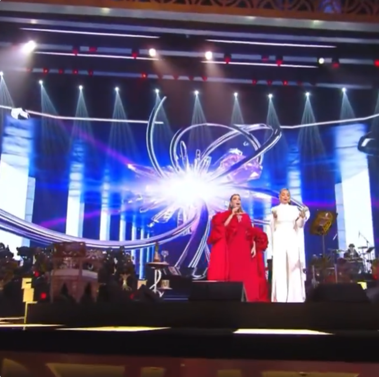 Dev buluşma Ebru Gündeş ve Assala düet yaptı, sosyal medya yıkıldı