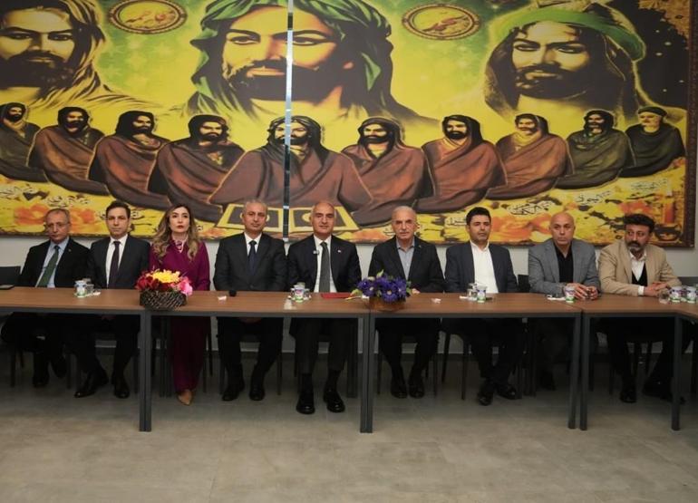 Bakan Ersoy Alevi-Bektaşi dedeleri ve canlarla Hızır Lokmasında buluştu