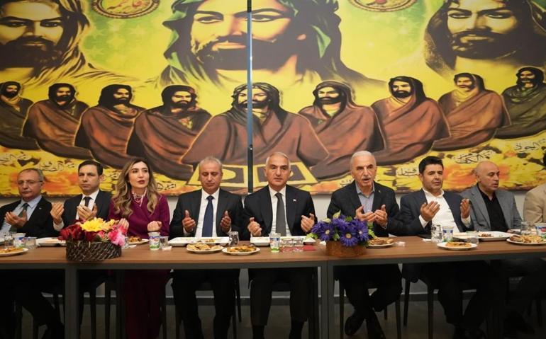 Bakan Ersoy Alevi-Bektaşi dedeleri ve canlarla Hızır Lokmasında buluştu