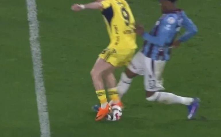 Trabzonspor-Fenerbahçe maçında kritik pozisyon Gol öncesi itiraz geldi