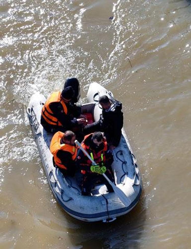 Edirne’de taşkın tehlikesi büyüyor Meriç Nehri kırmızı alarmda, Tunca kent merkezinde yükseliyor