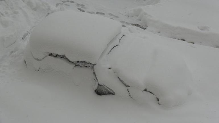 Birçok ilde kar etkili oldu: Yollar kapandı, araçlar bekletiliyor