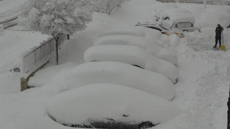 Birçok ilde kar etkili oldu: Yollar kapandı, araçlar bekletiliyor