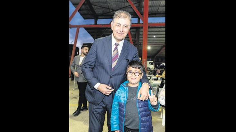 İzmir’de ramazan sofraları büyüyor