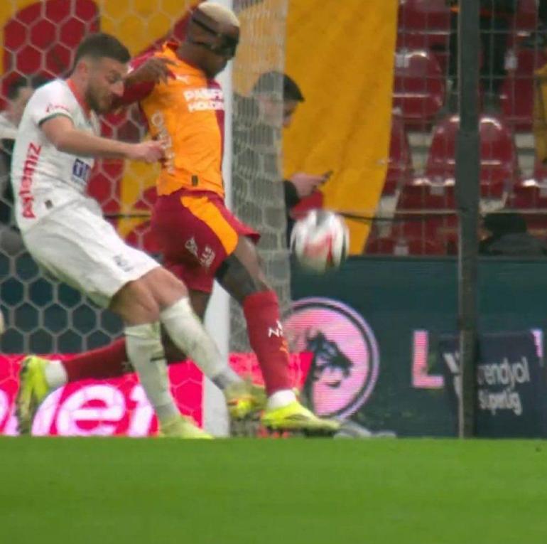 Maçta kritik pozisyon Galatasaraydan penaltı tepkisi