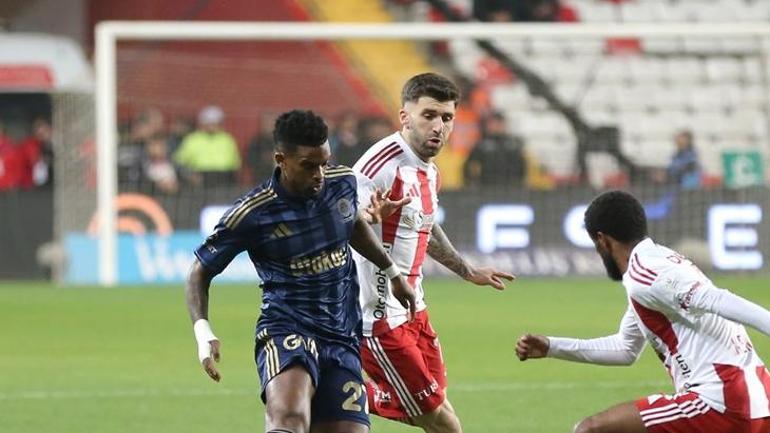 Fenerbahçede sakatlık Yıldız oyuncu oyuna devam edemedi