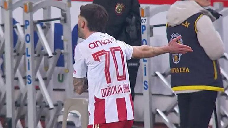 Antalyaspor-Fenerbahçe maçının tartışmalı pozisyonlarını eski hakemler yorumladı Tartışmasız bir penaltı kaçtı