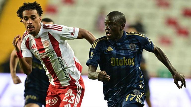 Fenerbahçede Kante gösterdiği gelişimle dikkat çekti