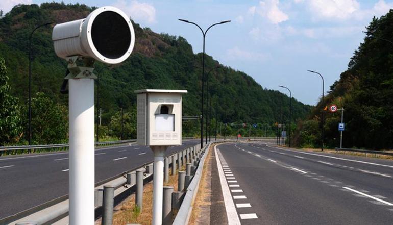 ŞEHİR İÇİ-ŞEHİRLER ARASI HIZ LİMİTLERİ 2026: Hız limitleri cezası ne kadar Şehir içi - Şehirler arası hız limitleri değişti mi Trafikte hız limiti toleransı kalktı mı