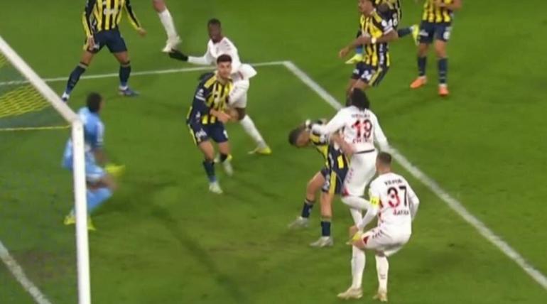 Fenerbahçe - Samsunspor maçının tartışmalı pozisyonlarını eski hakemler değerlendirdi UEFA bir daha görev vermez