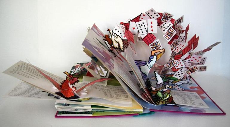 Bu kitabı görmek için büyüteç gerekiyor Dünyanın en küçük kitabı Türkiye’de