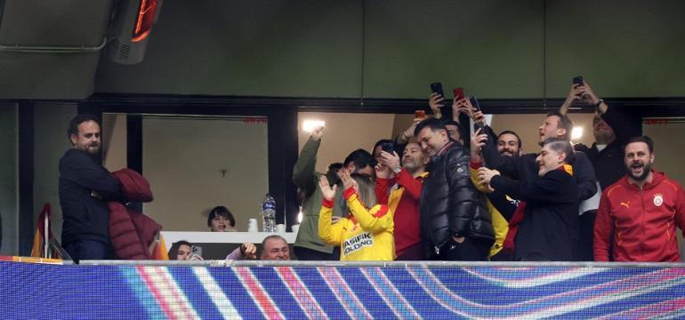 Fatih Terim, Galatasaray-Liverpool maçını tribünden takip etti