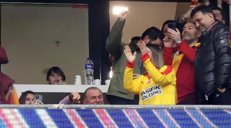 Fatih Terim, Galatasaray-Liverpool maçını tribünden takip etti