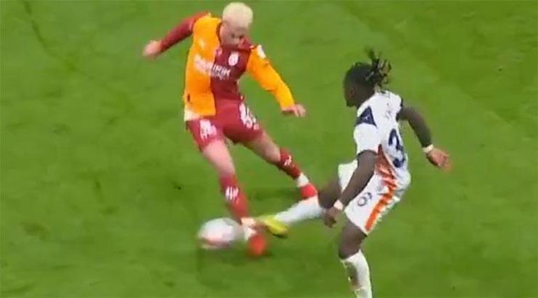 Galatasaray-Başakşehir maçının tartışmalı pozisyonlarını eski hakemler yorumladı İkinci sarı kart kararında ikiye bölündüler