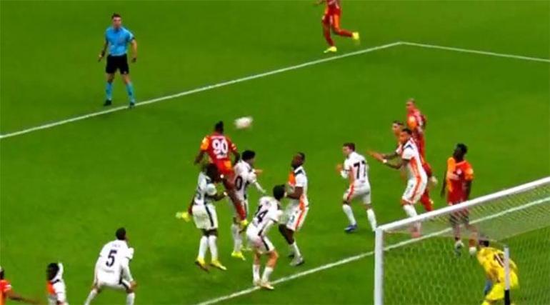 Galatasaray-Başakşehir maçının tartışmalı pozisyonlarını eski hakemler yorumladı İkinci sarı kart kararında ikiye bölündüler