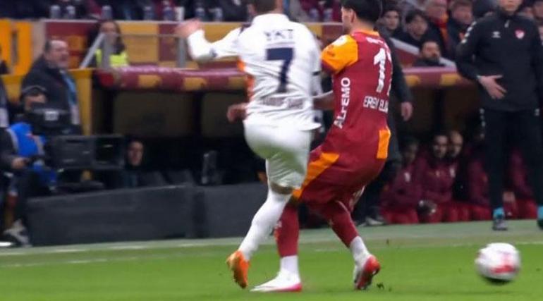 Galatasaray-Başakşehir maçının tartışmalı pozisyonlarını eski hakemler yorumladı İkinci sarı kart kararında ikiye bölündüler