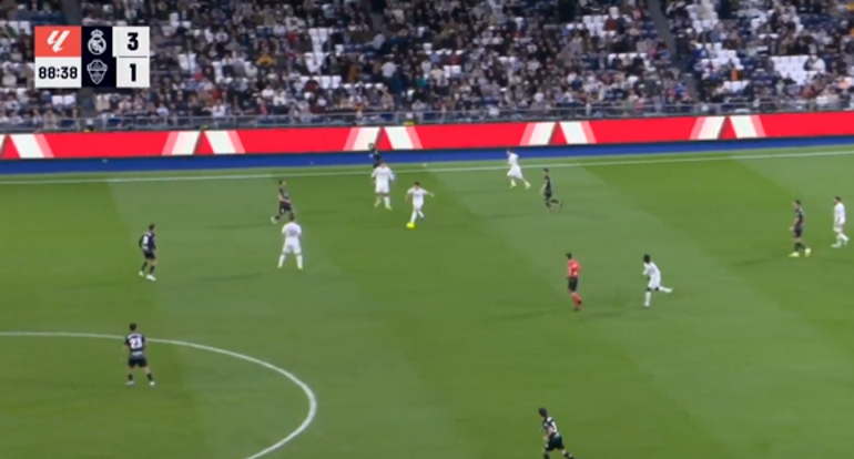 Arda Güler kendi yarı sahasından gol attı Real Madrid, Elcheyi farklı devirdi