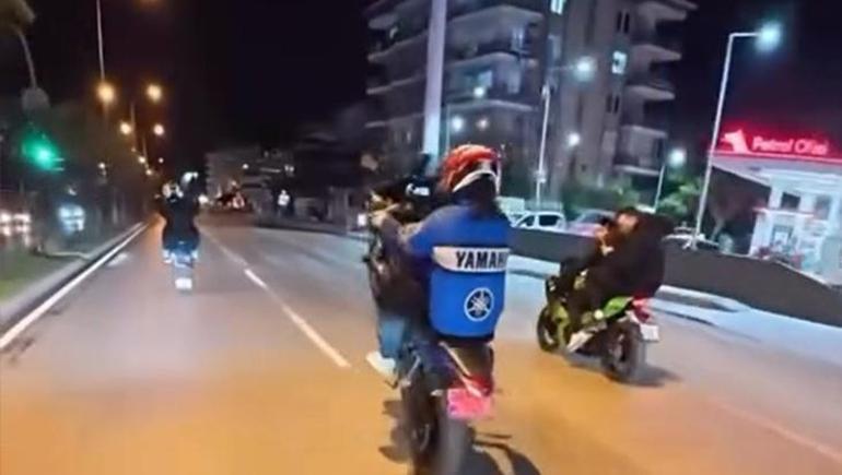 Yolda tek teker şovu faciaya dönüştü Kask kamerası saniye saniye kaydetti