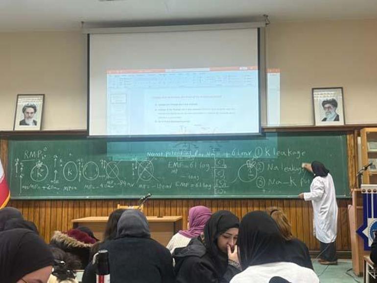 İrandan kaçış Türkiye’ye geldi, yaşadıklarını anlattı: Geri dönmekten çok korkuyoruz