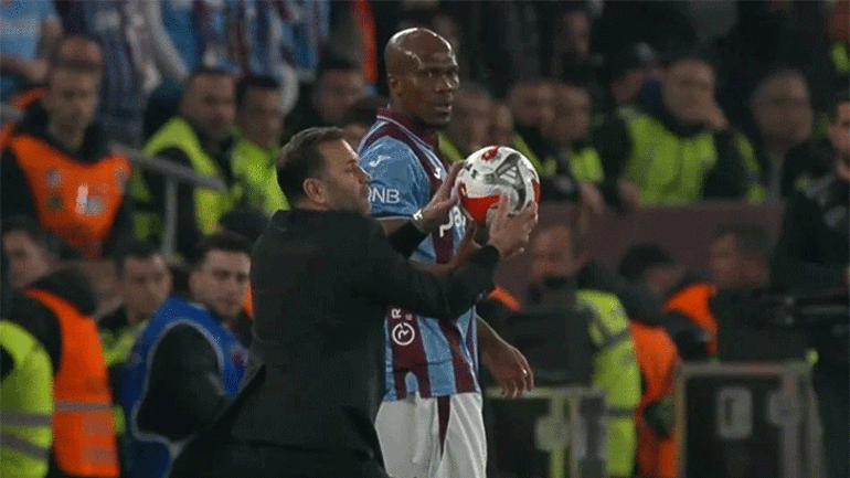 Trabzonspor-Galatasaray derbisinin tartışmalı pozisyonlarını eski hakemler değerlendirdi VAR büyük hata yaptı