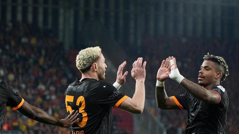 Galatasarayda Barış Alper Yılmaz sahaya kaptan çıktı Forvet oynadığı maçta yine golünü attı