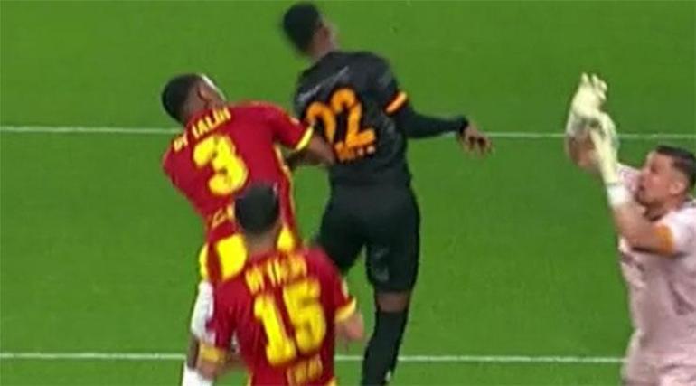 Göztepe-Galatasaray maçının tartışmalı pozisyonlarını eski hakemler değerlendirdi Asprillanın pozisyonunda ikiye bölündüler