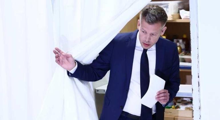 Macaristanda Victor Orbanın 16 yıllık iktidarı devrildi Avrupa için oyunun kurallarını değiştiren gelişme