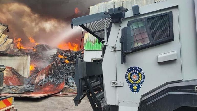 Adana’da geri dönüşüm tesisinde yangın Çok sayıda ekip sevk edildi