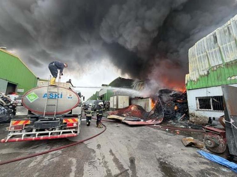 Adana’da geri dönüşüm tesisinde yangın Çok sayıda ekip sevk edildi