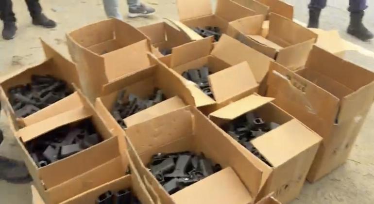 Koli koli silah İstanbulda durdurulan kamyonetten çıkanlar şoke etti