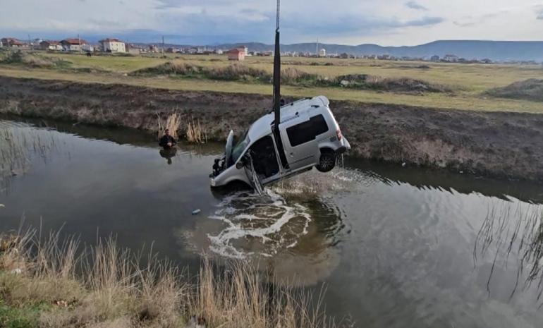 Sulama kanalında g&ouml;r&uuml;len ara&ccedil; ekipleri seferber etti Dalgı&ccedil;lar suya indi, ger&ccedil;ek sonradan ortaya &ccedil;ıktı