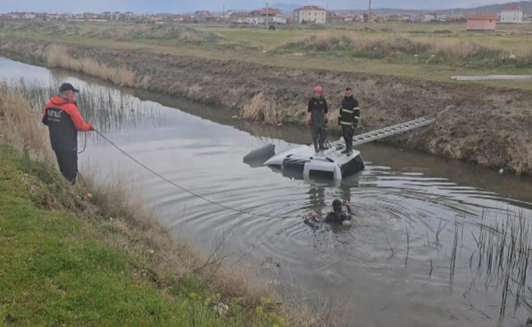 Sulama kanalında g&ouml;r&uuml;len ara&ccedil; ekipleri seferber etti Dalgı&ccedil;lar suya indi, ger&ccedil;ek sonradan ortaya &ccedil;ıktı