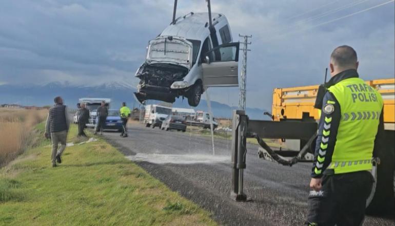 Sulama kanalında g&ouml;r&uuml;len ara&ccedil; ekipleri seferber etti Dalgı&ccedil;lar suya indi, ger&ccedil;ek sonradan ortaya &ccedil;ıktı