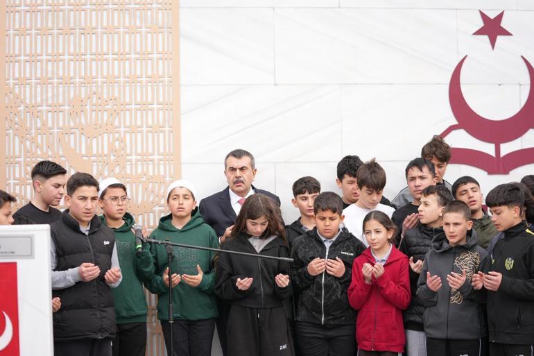 Bakan Tekin: Menfur bir olayın içerisinde çocuklarımızı kullandılar